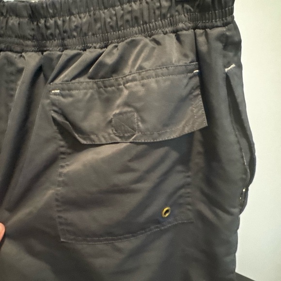 Under Armour Men’s Running Grey/Black Athletic Shorts Size S Zip Pockets Mesh - Picture 7 of 7